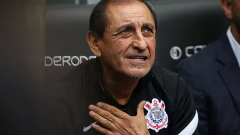 Ramón Díaz não vai contar com craque na estreia do Paulistão com o Corinthians (Photo by Pedro H. Tesch/Getty Images)