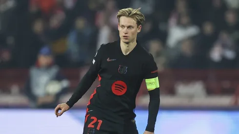 Frenkie de Jong, peça-chave do meio-campo do Barça, ainda não renovou seu contrato, gerando tensão nos bastidores do clube. Foto: Srdjan Stevanovic/Getty Images