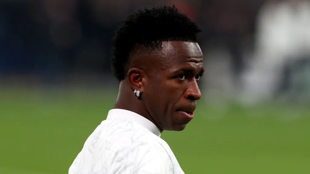 Vinicius Júnior antes de partida pelo Real Madrid (Photo by Marco Luzzani/Getty Images)
