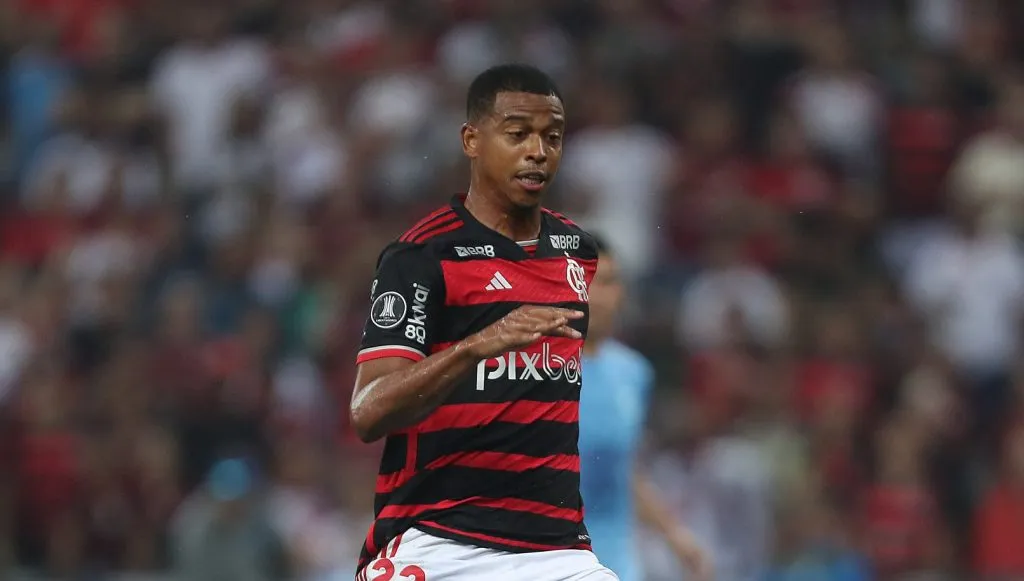 Carlinhos durante uma partida do Flamengo (Wagner Meier/Getty Images)