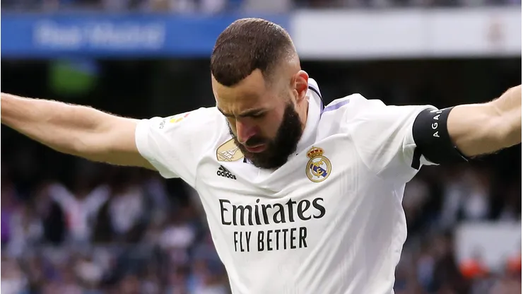 Karim Benzema, astro consagrado do Real Madrid e do futebol mundial, planeja uma mudança para os Estados Unidos e pode reforçar a Major League Soccer antes da Copa de 2026. (Foto: Florencia Tan Jun/Getty Images)