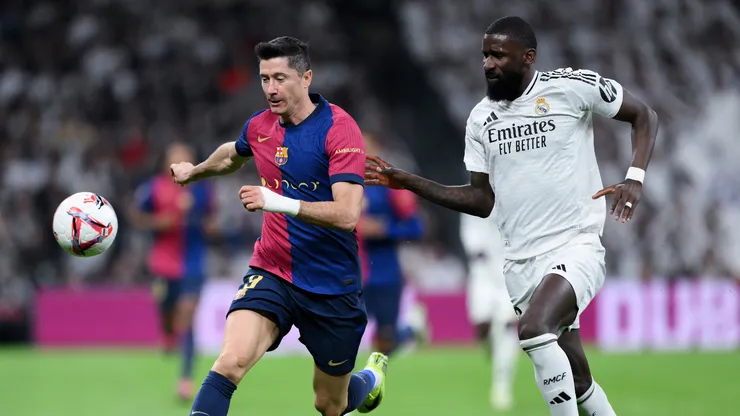 Robert Lewandowski e Antonio Rüdiger em partida do Real Madrid contra o Barcelona (Photo by David Ramos/Getty Images)