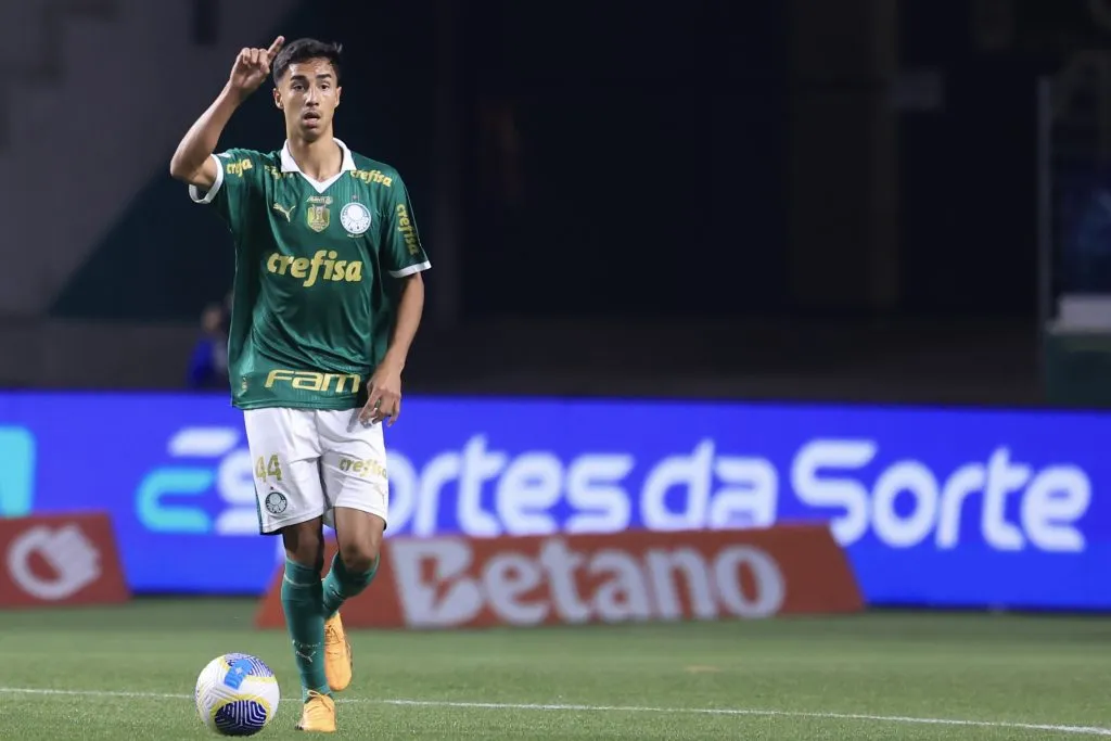 Manchester City contrata zagueiro Vitor Reis, ex-Palmeiras. Foto: Marcello Zambrana/AGIF