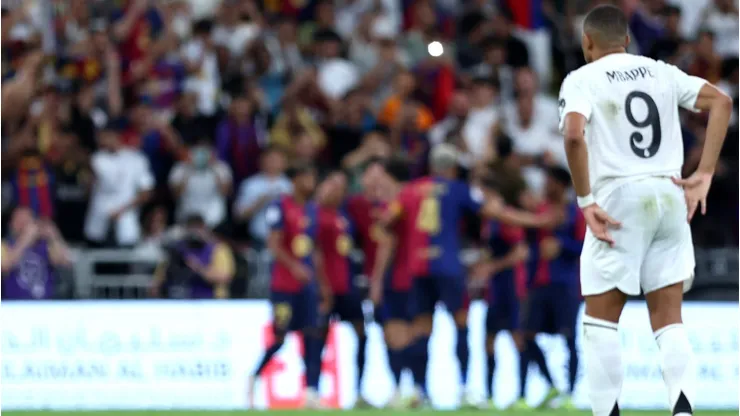 Jogadores como Raphinha e Lamine Yamal brilharam, enquanto o time catalão expôs as fraquezas da defesa adversária, consolidando sua força na temporada. (Foto: Yasser Bakhsh/Getty Images)