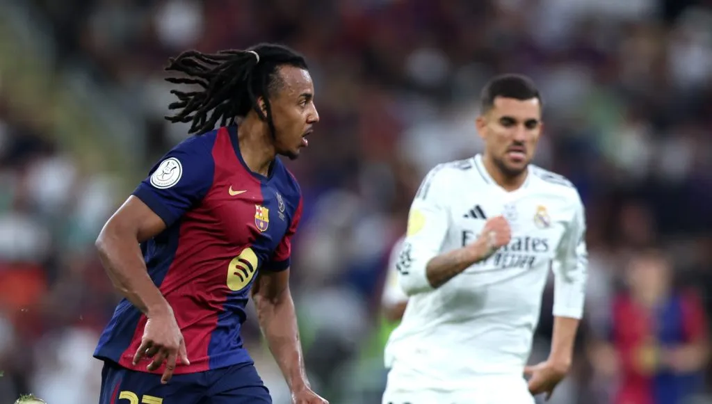 Koundé em ação pelo Barcelona na Supercopa (Yasser Bakhsh/Getty Images)