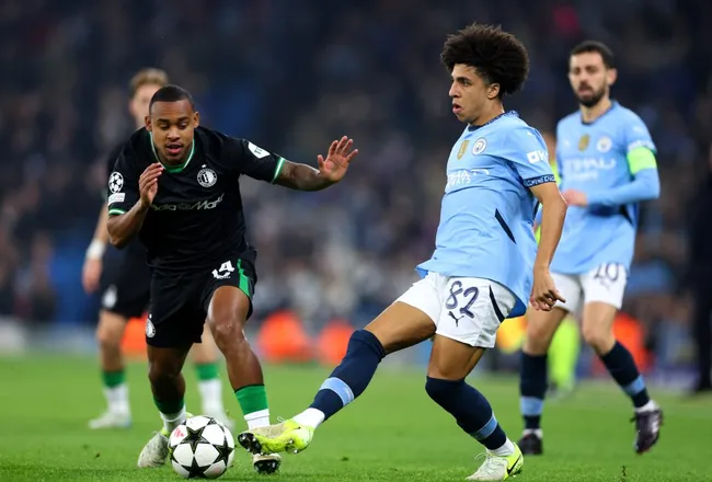 Igor Paixão contra o Manchester City (Photo by Carl Recine/Getty Images)