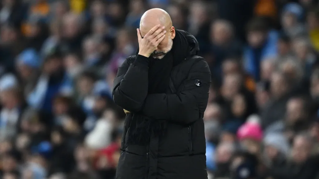 Pep Guardiola em partida do Manchester City (Photo by Gareth Copley/Getty Images)
