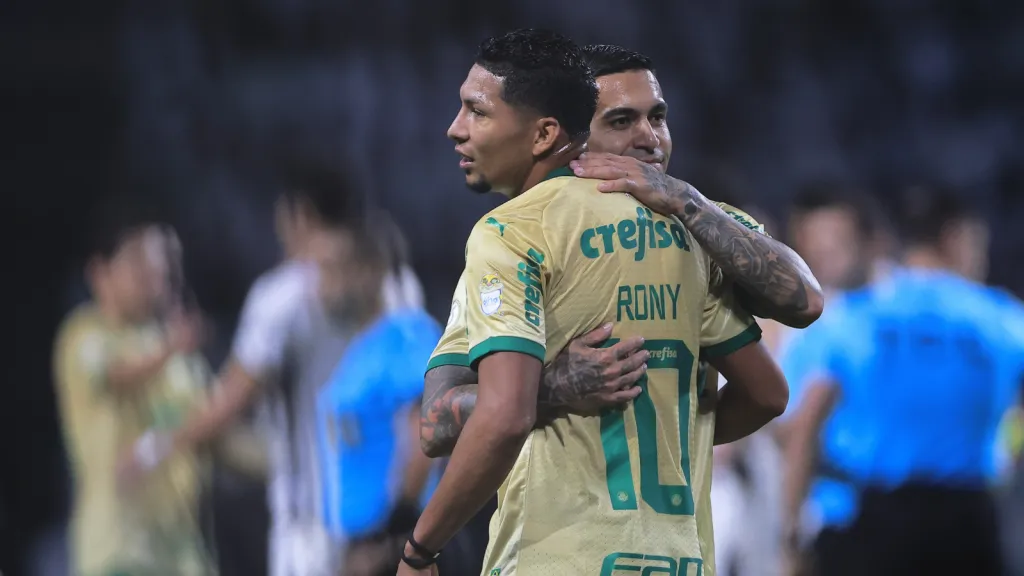 Dudu e Rony jogadores do Palmeiras durante partida contra o Criciúma (foto: Ettore Chiereguini/AGIF)