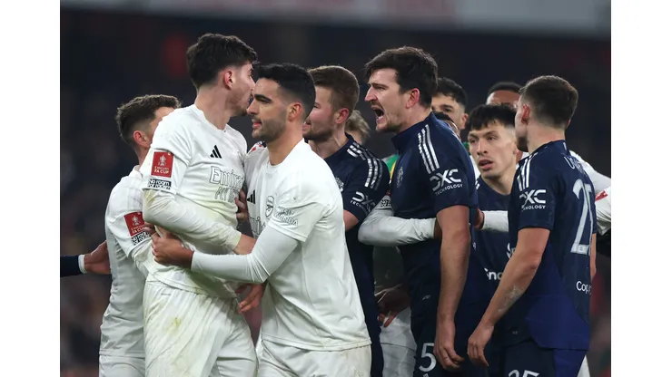 Confusão no duelo entre Manchester United e Arsenal (Photo by Alex Pantling/Getty Images)