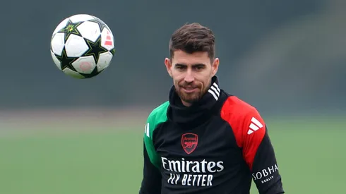 Arsenal negocia novo contrato nos bastidores. (Photo by Alex Pantling/Getty Images)