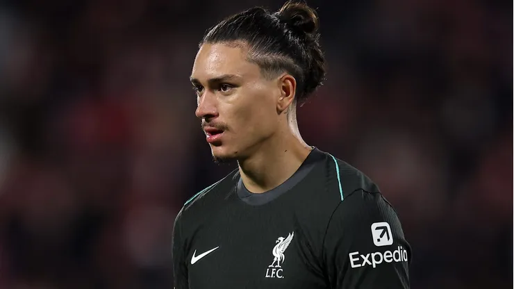 Darwin Nunez enfrenta um futuro incerto no Liverpool após uma temporada abaixo das expectativas. (Photo by Eric Alonso/Getty Images)