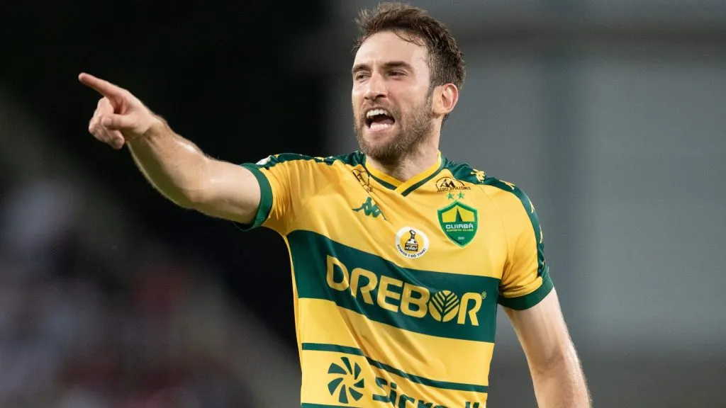 Empereur em campo pelo Cuiabá. Foto: Gil Gomes/AGIF