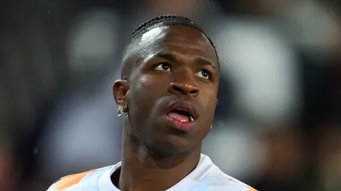 VALENCIA, SPAIN – JANUARY 03: Vinicius Junior of Real Madrid warms up prior to the LaLiga match between Valencia CF and Real Madrid CF at Estadio Mestalla on January 03, 2025 in Valencia, Spain. (Photo by Aitor Alcalde/Getty Images)