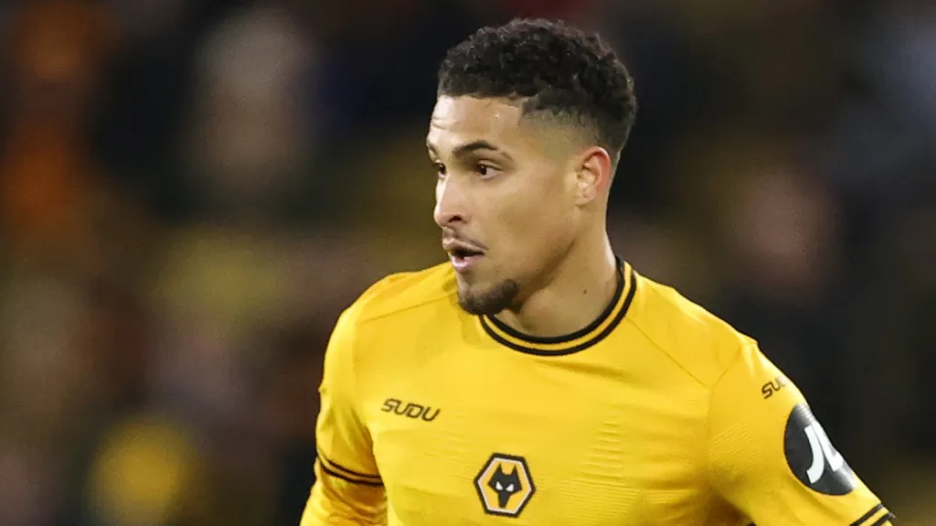 João Gomes em campo pelo Wolves. Foto: David Rogers/Getty Images