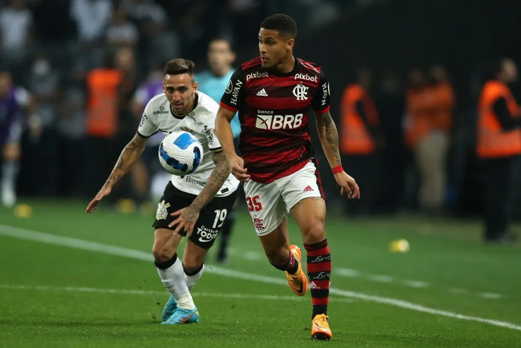 João Gomes nos tempos de Flamengo (Photo by Alexandre Schneider/Getty Images)