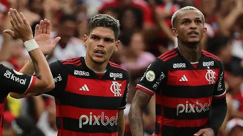 Ayrton Lucas em ação pelo Flamengo. (Photo by Wagner Meier/Getty Images)