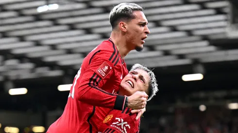 Antony e Garnacho pelo Manchester United. O segundo é alvo do Tottenham (Photo by Michael Regan/Getty Images)