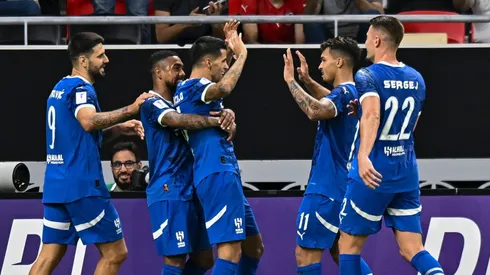 Jogadores do Al-Hilal comemoram gol marcado por Milinkovic-Savic em partida diante do Al-Rayan. Foto: Xinhua / Alamy Stock Photo