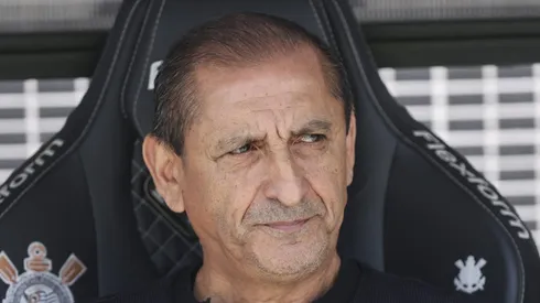 Corinthians renova contrato de jogador com o aval de Ramón Díaz.