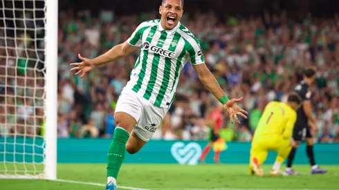 SEVILLE, SPAIN – SEPTEMBER 13: Vitor Roque of Real Betis celebrates after scoring the teams second goal during the LaLiga match between Real Betis Balompie and CD Leganes at Estadio Benito Villamarin on September 13, 2024 in Seville, Spain. (Photo by Fran Santiago/Getty Images)