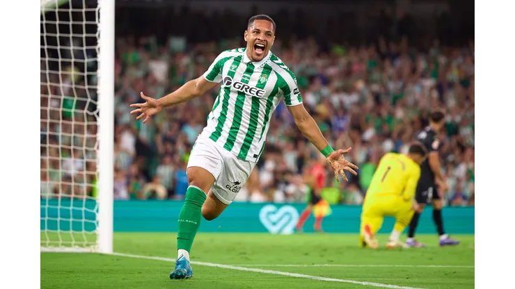 SEVILLE, SPAIN - SEPTEMBER 13: Vitor Roque of Real Betis celebrates after scoring the teams second goal during the LaLiga match between Real Betis Balompie and CD Leganes at Estadio Benito Villamarin on September 13, 2024 in Seville, Spain. (Photo by Fran Santiago/Getty Images)