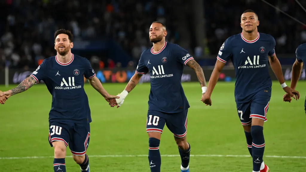 Kylian Mbappé, Neymar e Messi pelo PSG (Photo by Matthias Hangst/Getty Images)