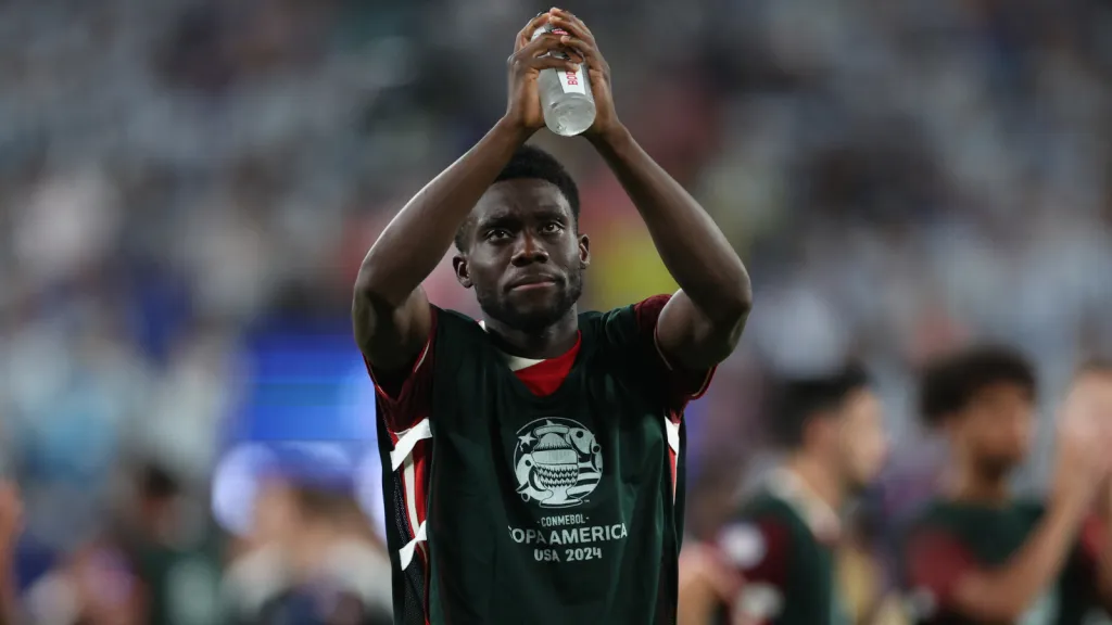 Alphonso Davies durante a Copa América de 2024 (Photo by Elsa/Getty Images)