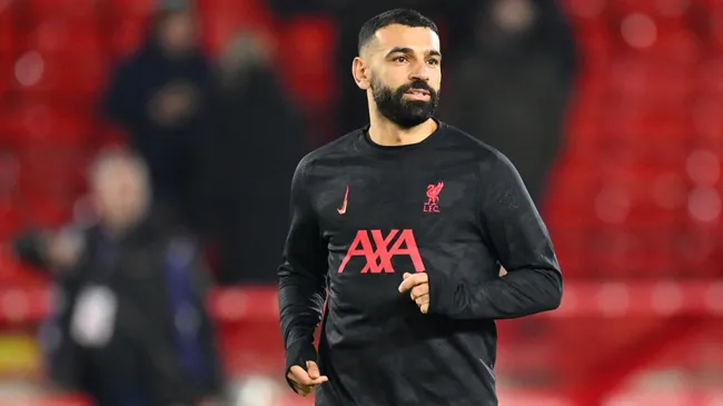 Mohamed Salah durante aquecimento pelo Liverpool (Photo by Michael Regan/Getty Images)