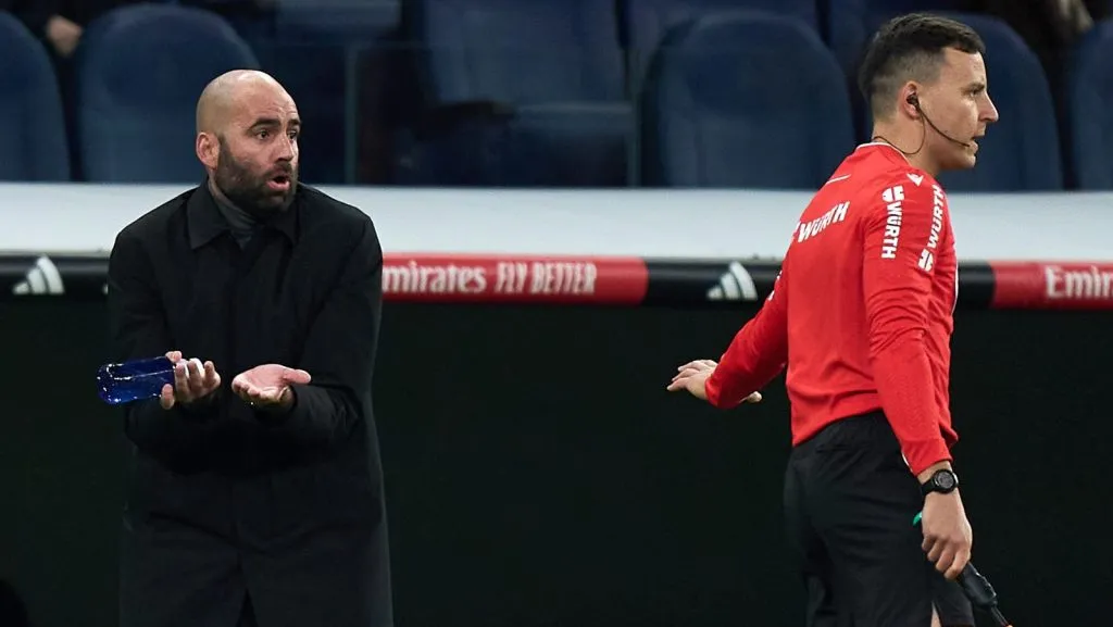 Claudio Giraldez, treinador do Celta de Vigo, reage durante a partida da Copa del Rey entre Real Madrid e Celta de Vigo no Estádio Santiago Bernabéu em 16 de janeiro de 2025, em Madrid, Espanha. (Foto por Angel MartinezGetty Images)
