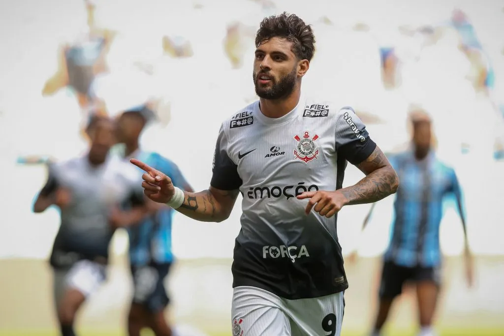 Yuri Alberto enfrentando o Grêmio (Photo by Pedro H. Tesch/Getty Images)