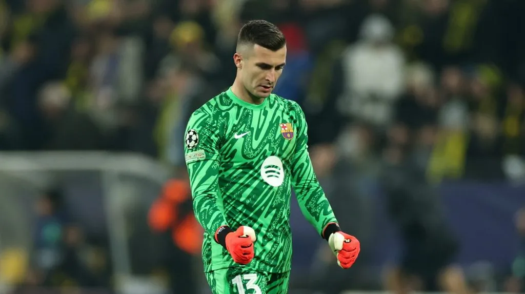 Iñaki Peña em campo pelo Barcelona e alvo do PSG (Lars Baron/Getty Images)