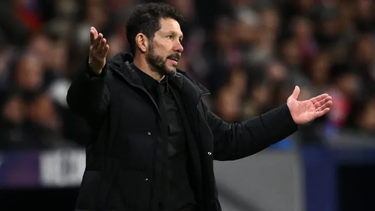 Simeone em jogo do Atlético de Madrid contra o Sevilla. Treinador defendeu o time após derrota para o Leganés. Foto: Denis Doyle