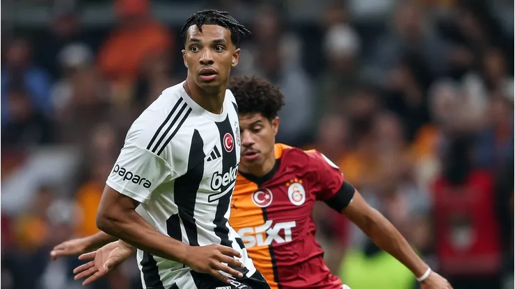 O Paris Saint-Germain está negociando a transferência de Cher Ndour, jovem meio-campista emprestado ao Besiktas, para clubes italianos como Bologna, Torino e Parma. (Foto de Ahmad Mora/Getty Images)