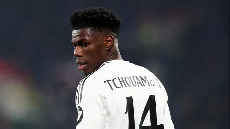 Tchouaméni em jogo do Real Madrid. Arsenal tem interesse no meio-campista. Foto: Marco Luzzani/Getty Images