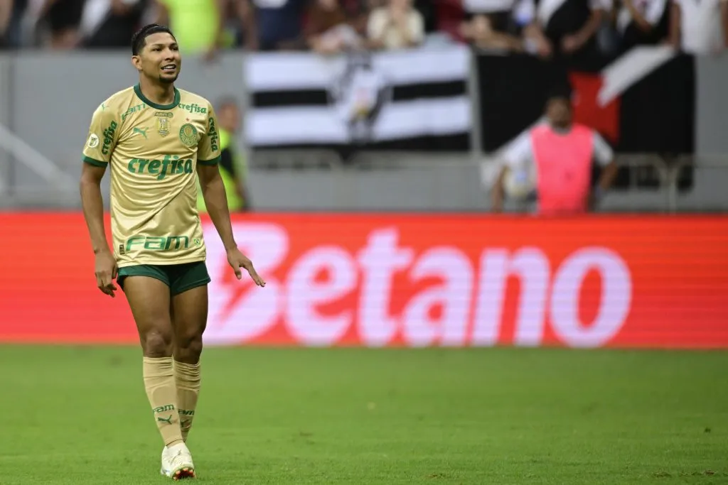 Rony, alvo do Santos, em ação pelo Palmeiras. Foto: Mateus Bonomi/AGIF
