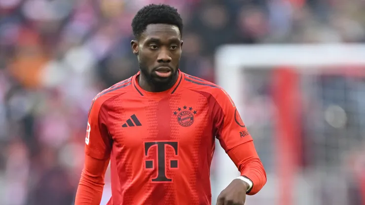 Alphonso Davies em jogo pela Bundesliga
