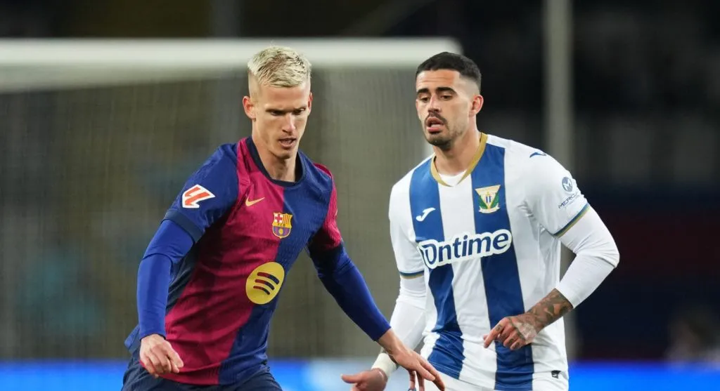 Dani Olmo em campo pelo Barcelona (Alex Caparros/Getty Images)