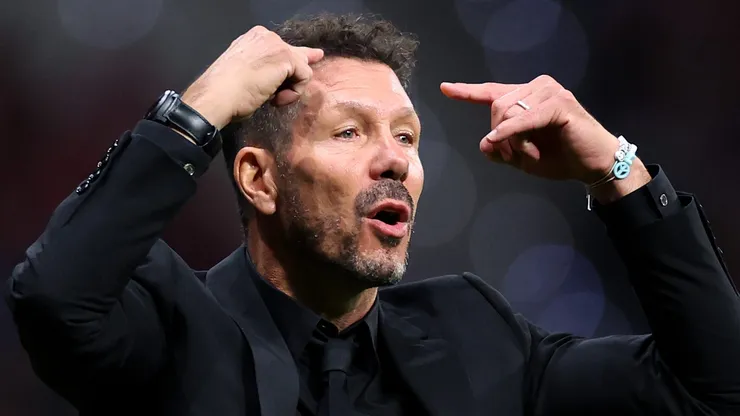 Simeone em jogo do Atlético de Madrid contra o Real Madrid. Treinador fez uma lista de contratações para o clube. Foto: Florencia Tan Jun