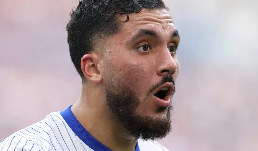 Rayan Cherki em campo pela seleção francesa (Alex Livesey/Getty Images)