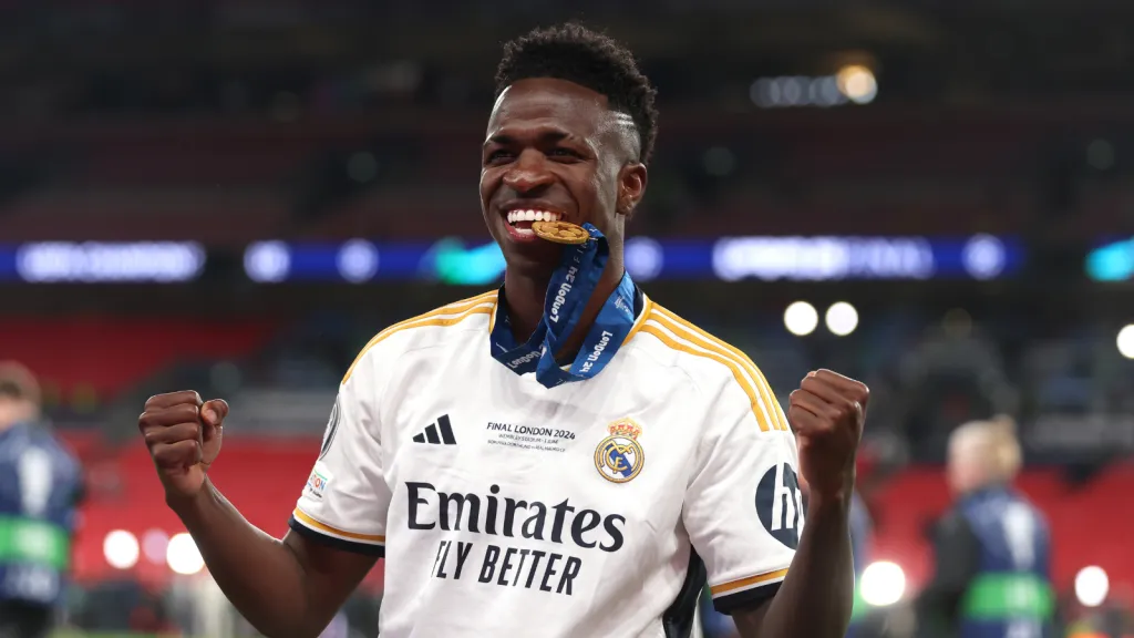 Vini Jr após ser campeão da Champions League (Photo by Lars BaronGetty Images)