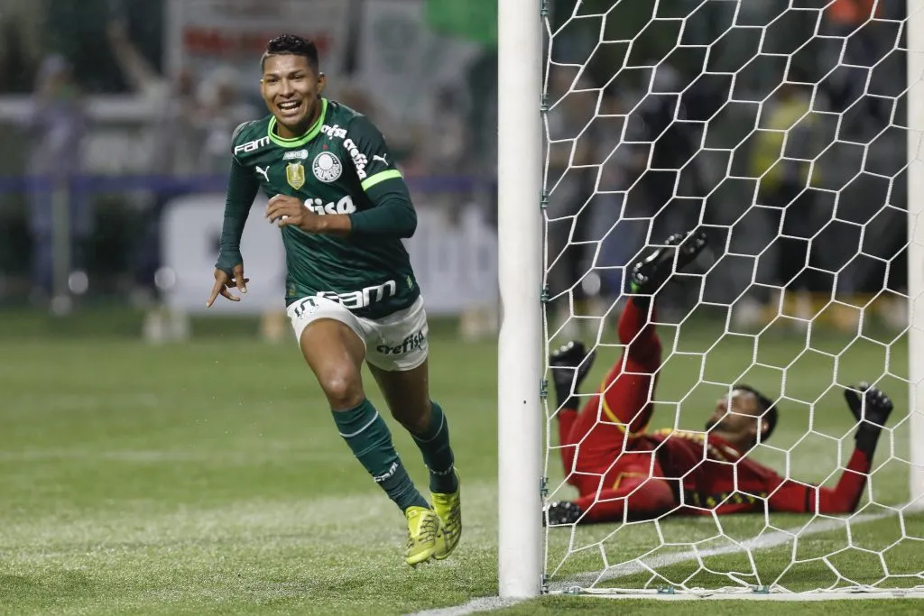 Rony enfrentando o São Bernardo (Photo by Ricardo Moreira/Getty Images)