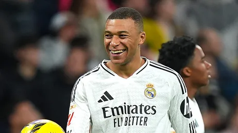 Kylian Mbappé vive um momento brilhante no Real Madrid, com 12 gols em 12 jogos recentes e seu primeiro hat-trick na La Liga. (Photo by Angel Martinez/Getty Images)