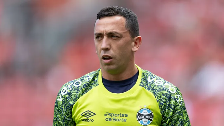 Marchesín goleiro do Grêmio durante partida contra o Internacional