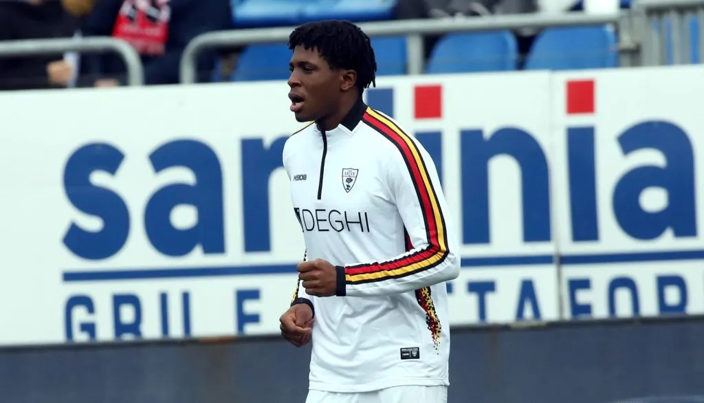 Patrick Dorgu em aquecimento (Enrico Locci/Getty Images)