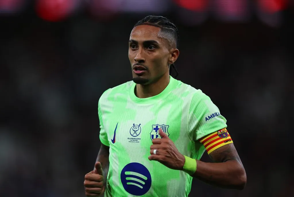 Raphinha enfrentando o Athletic (Photo by Yasser Bakhsh/Getty Images)