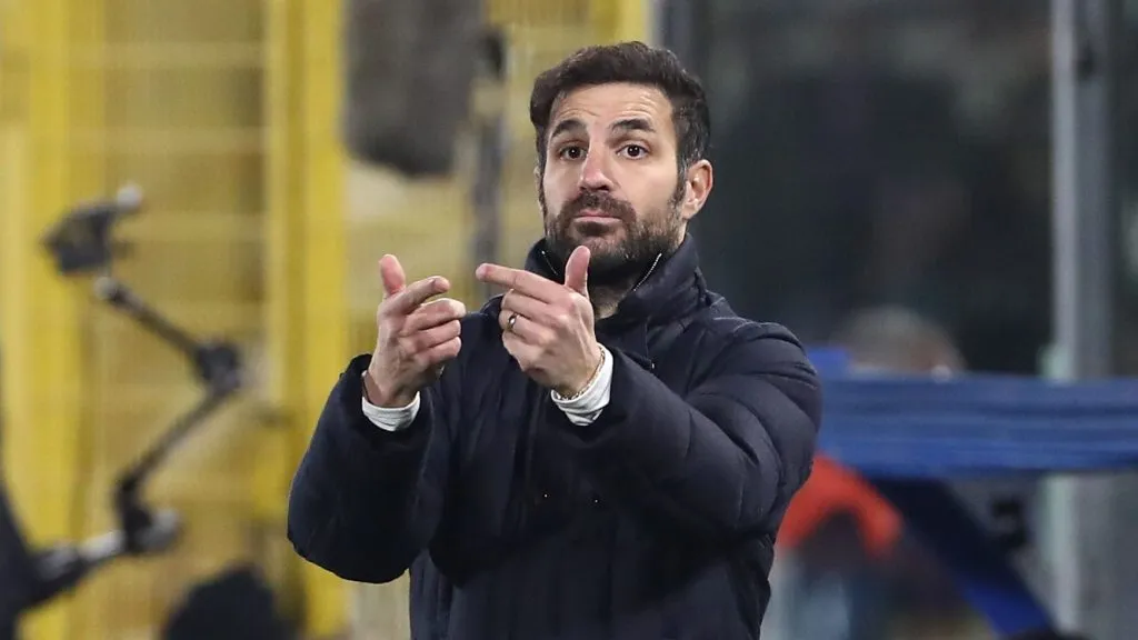 Fabregas aprova zagueiro do Barcelona. Foto: Marco Luzzani/Getty Images