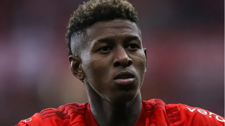 Vitão é zagueiro titular do Internacional (Photo by Pedro H. Tesch/Getty Images)