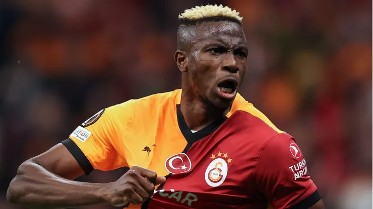 Osimhen é o foco do Manchester United. (Photo by Ahmad Mora/Getty Images)