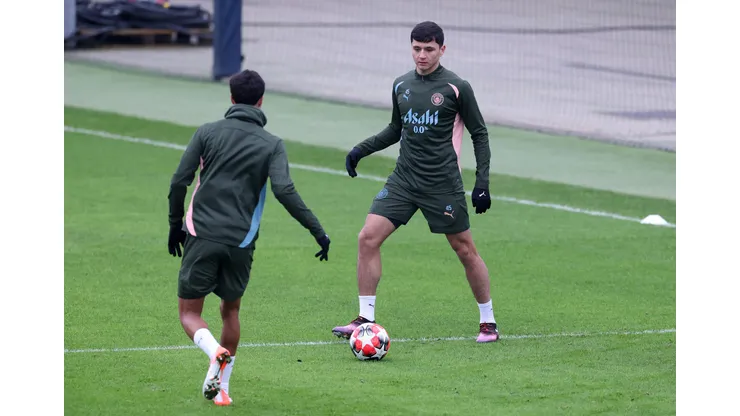 Vitor Reis deve jogar na FA Cup. Foto: Alex Livesey/Getty Images