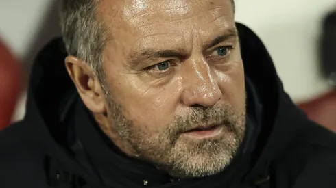 Barcelona anuncia renovação e multa estratosférica após aval de Flick.